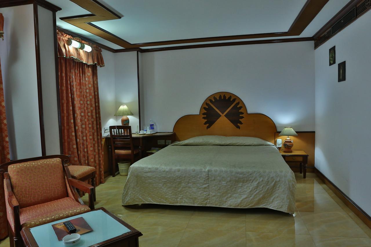 The Surya, Cochin Hotel Angamaly Eksteriør billede