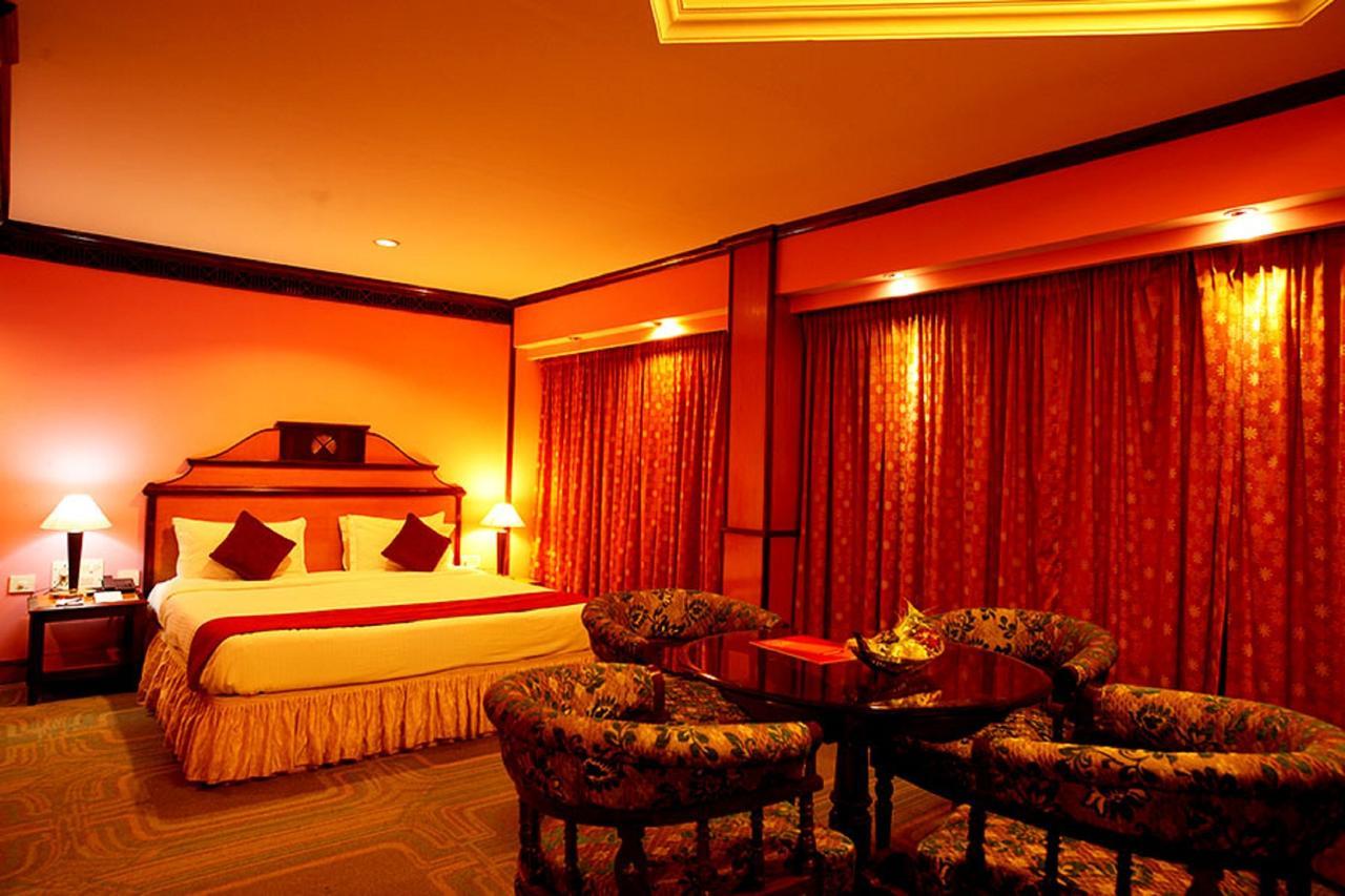 The Surya, Cochin Hotel Angamaly Eksteriør billede