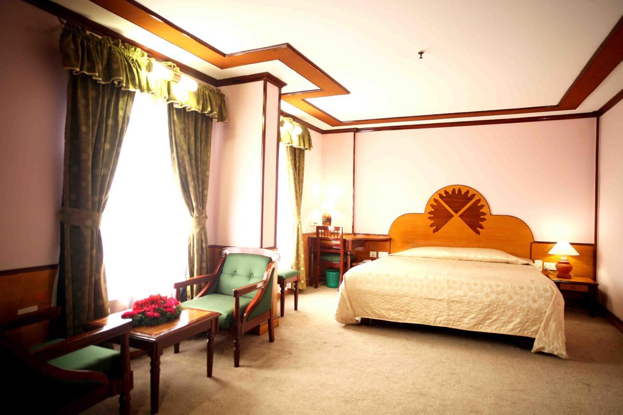 The Surya, Cochin Hotel Angamaly Eksteriør billede